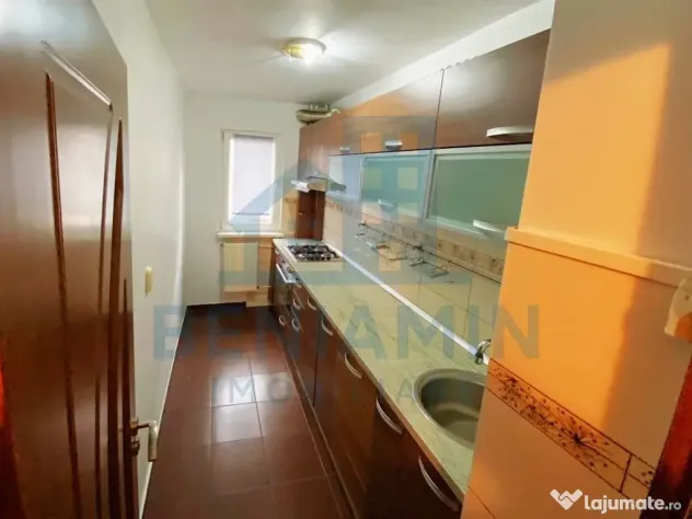 Apartament 3 camere Craiovita, etaj 3, teava de gaze