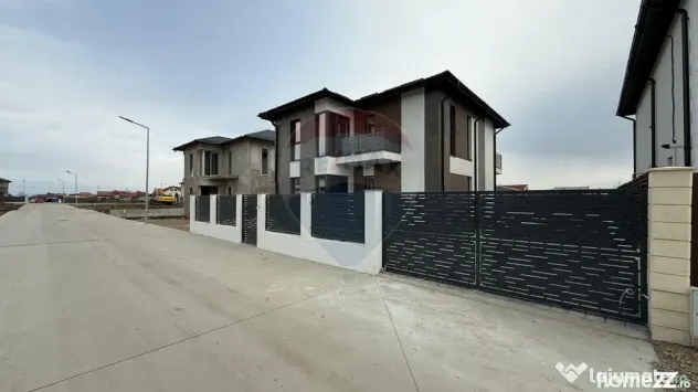 Casă / Vilă cu 4 camere Strada Vrancei - Focsani (Vrancea)