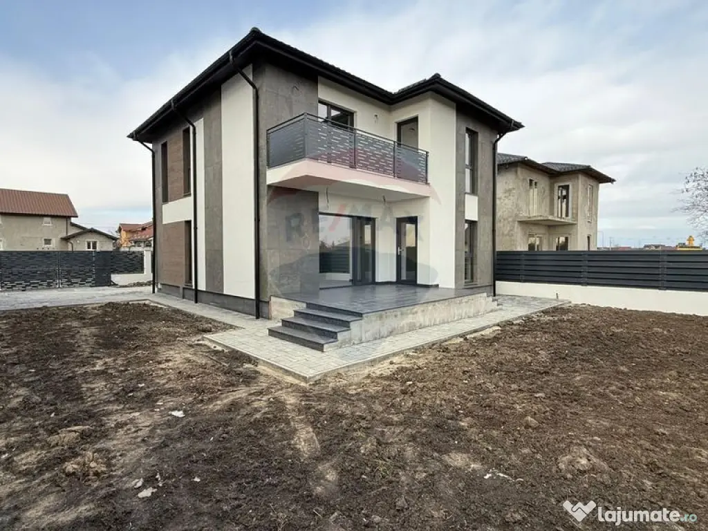 Casă / Vilă cu 4 camere Strada Vrancei