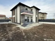 Casă / Vilă cu 4 camere Strada Vrancei 