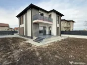 Casă / Vilă cu 4 camere Strada Vrancei 