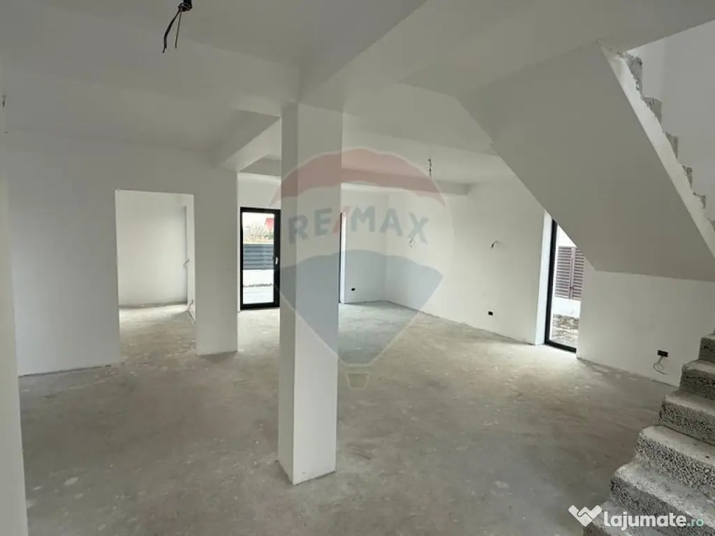 Casă / Vilă cu 4 camere Strada Vrancei