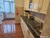 Anda , 2 camere cu centrala gaze , etaj intermediar 