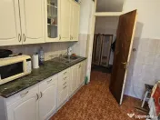 Anda , 2 camere cu centrala gaze , etaj intermediar 