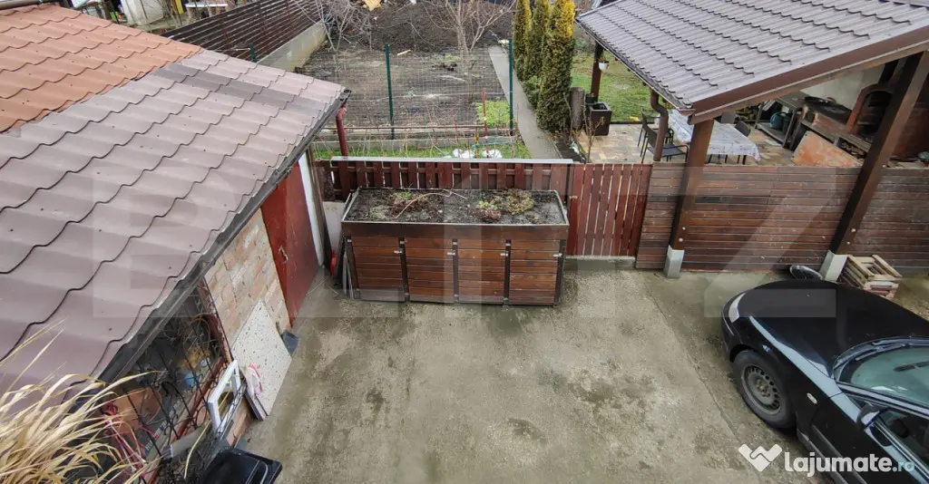 Casă cu 2 unități separate, garaj, terasă și foișor cu - Baciu (Cluj)