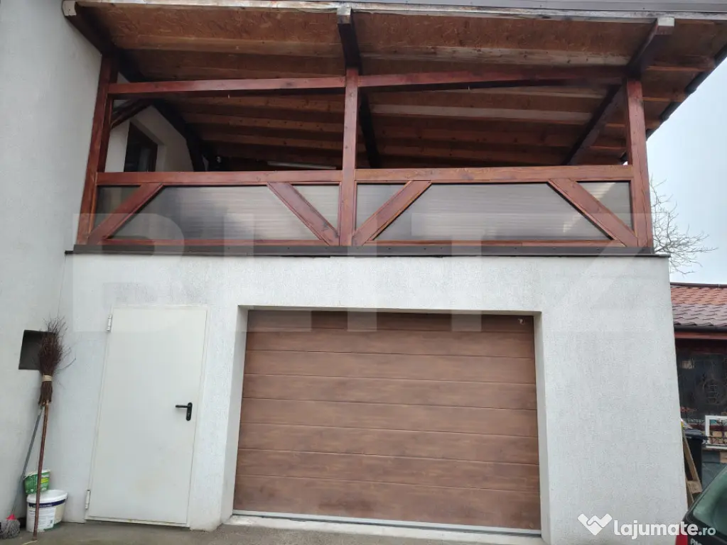 Casă cu 2 unități separate, garaj, terasă și foișor cu - Baciu (Cluj)