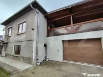 Casă cu 2 unități separate, garaj, terasă și foișor cu