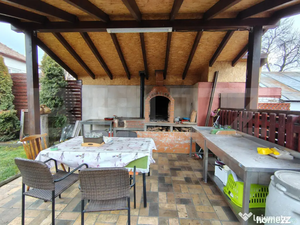 Casă cu 2 unități separate, garaj, terasă și foișor cu - Baciu (Cluj)