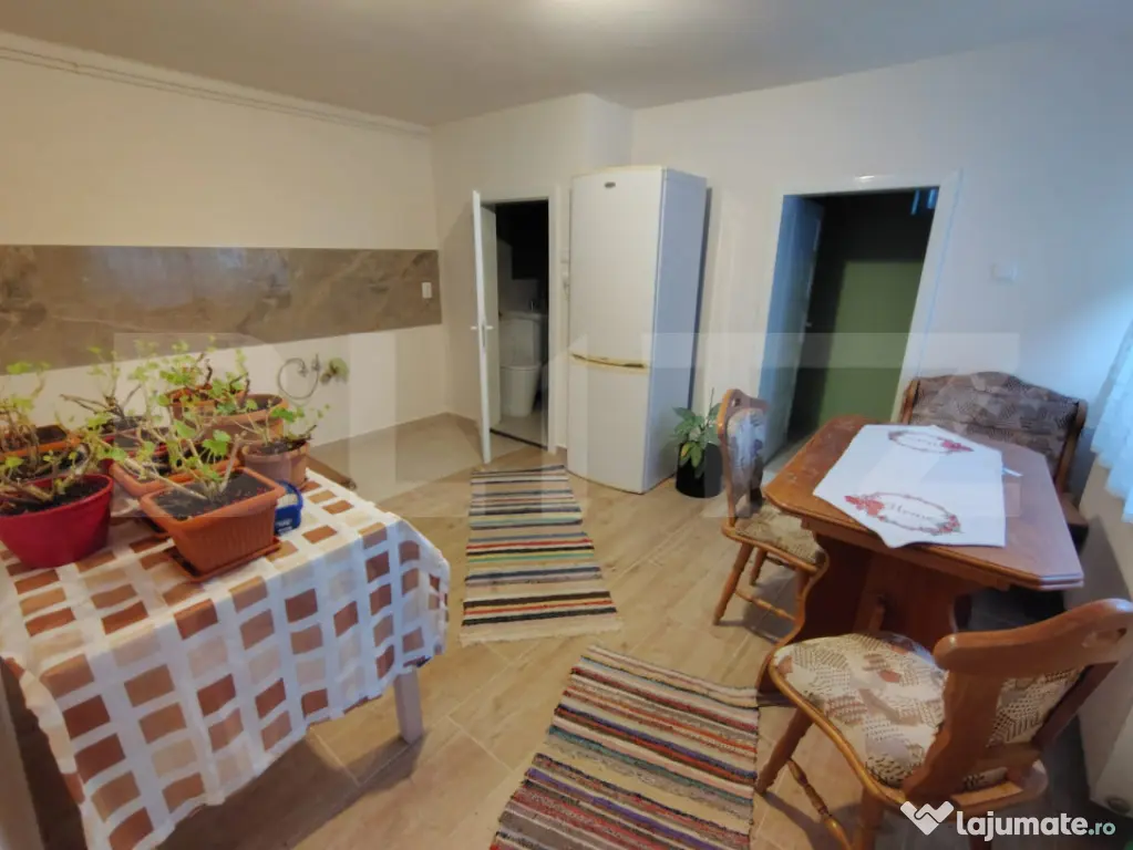 Casă cu 2 unități separate, garaj, terasă și foișor cu - Baciu (Cluj)