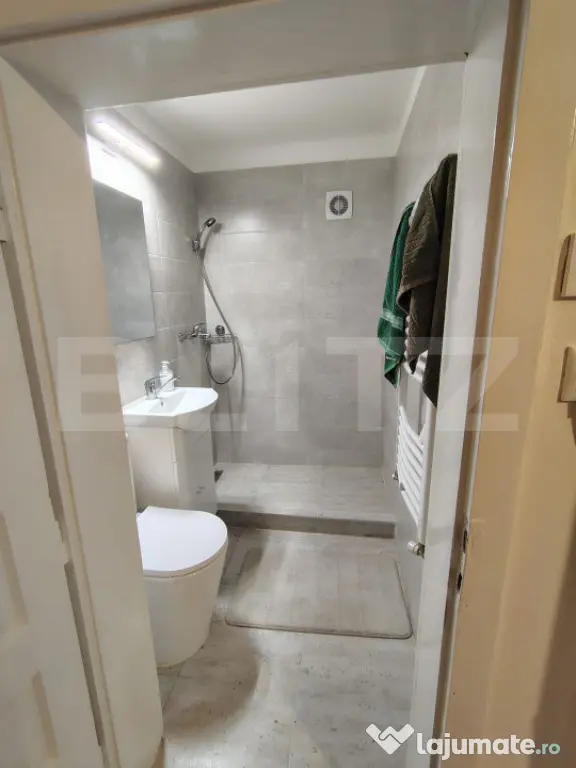 Casă cu 2 unități separate, garaj, terasă și foișor cu - Baciu (Cluj)