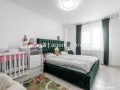 Doua case de vanzare la pret de una in Vladimirescu carti... 