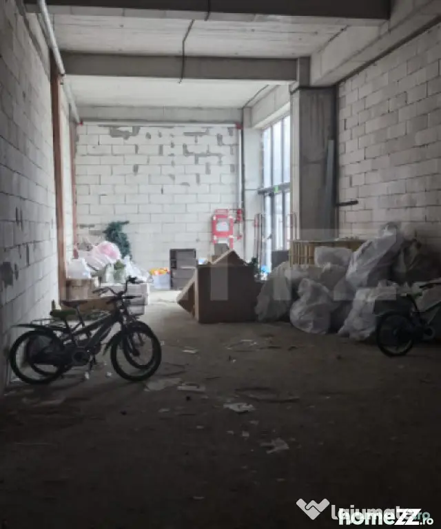 Spațiu comercial de mari dimensiuni, 400 mp, Exterior Sud