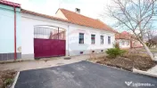 Casă cu 2 corpuri în Sânpetru | Singur în curte | 102... 