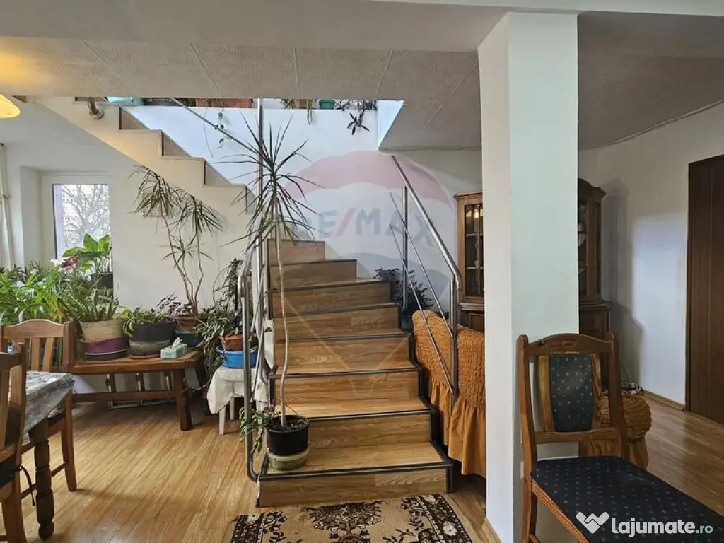 Casă cu 2 corpuri în Sânpetru | Singur în curte | 102...