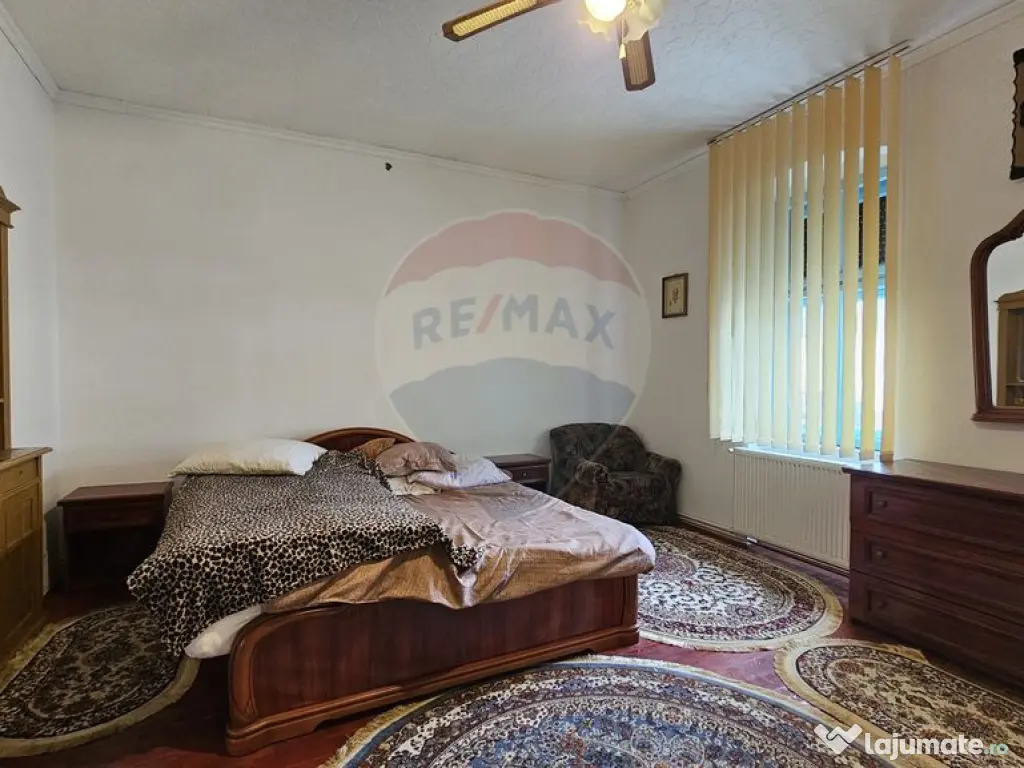 Casă cu 2 corpuri în Sânpetru | Singur în curte | 102...