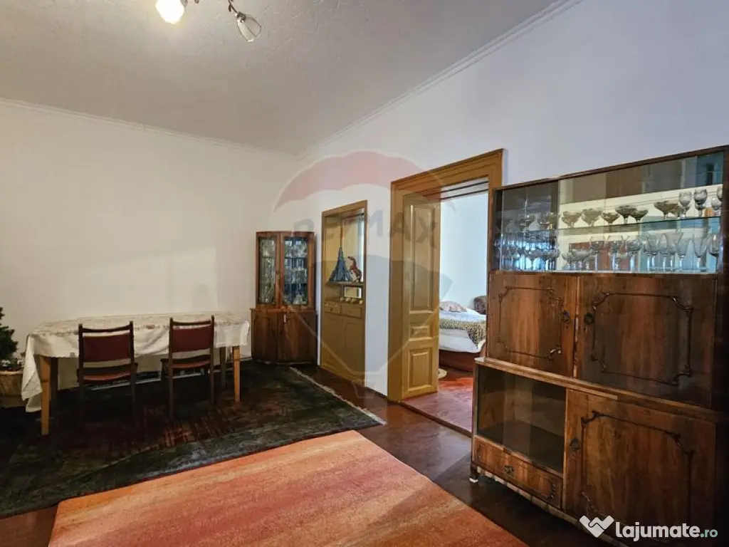 Casă cu 2 corpuri în Sânpetru | Singur în curte | 102...