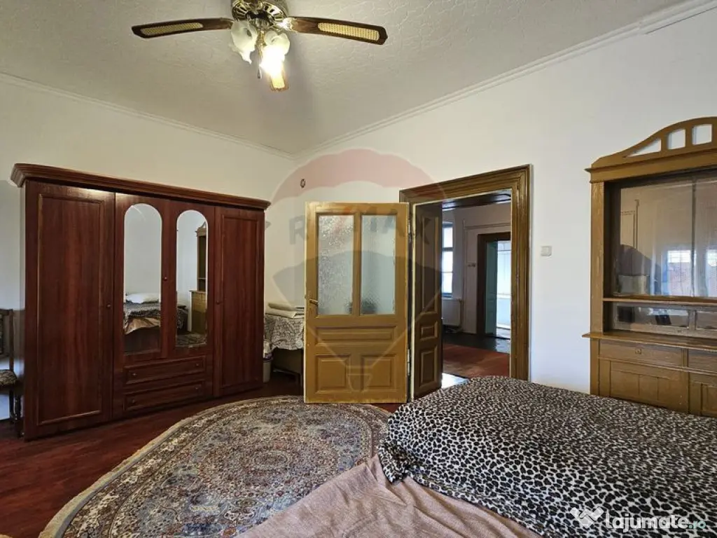 Casă cu 2 corpuri în Sânpetru | Singur în curte | 102...