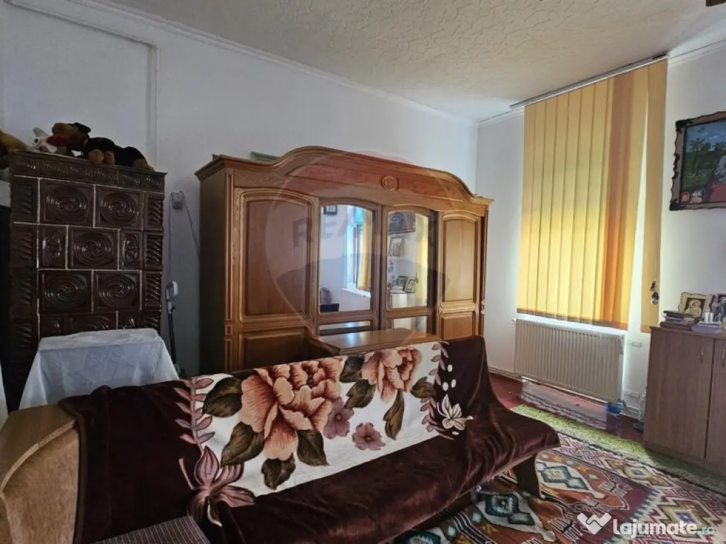 Casă cu 2 corpuri în Sânpetru | Singur în curte | 102...