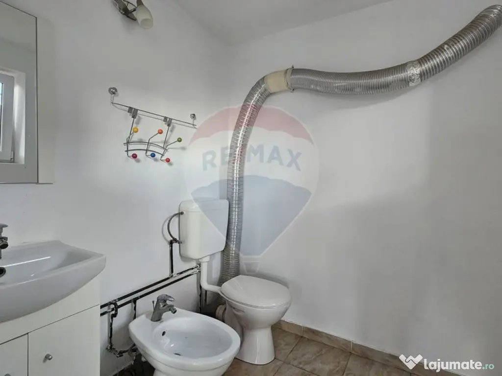 Casă cu 2 corpuri în Sânpetru | Singur în curte | 102...