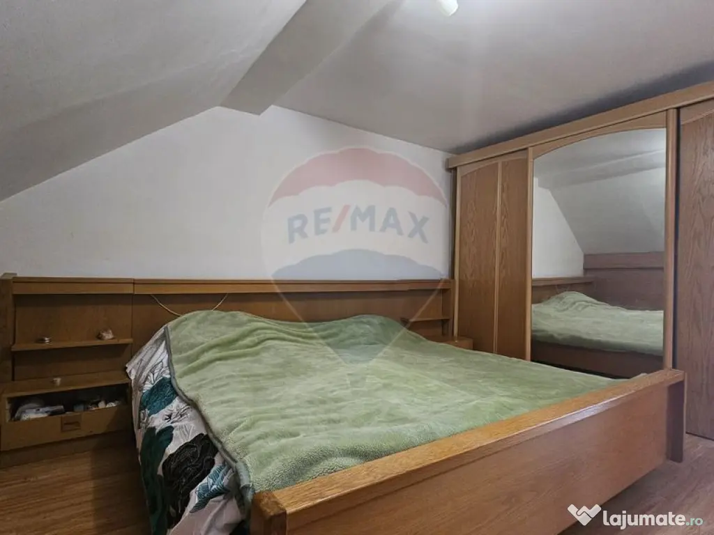 Casă cu 2 corpuri în Sânpetru | Singur în curte | 102...