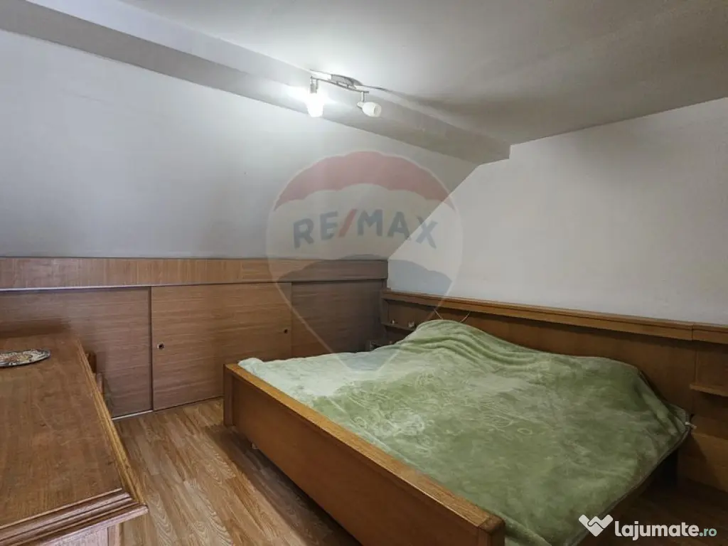 Casă cu 2 corpuri în Sânpetru | Singur în curte | 102...