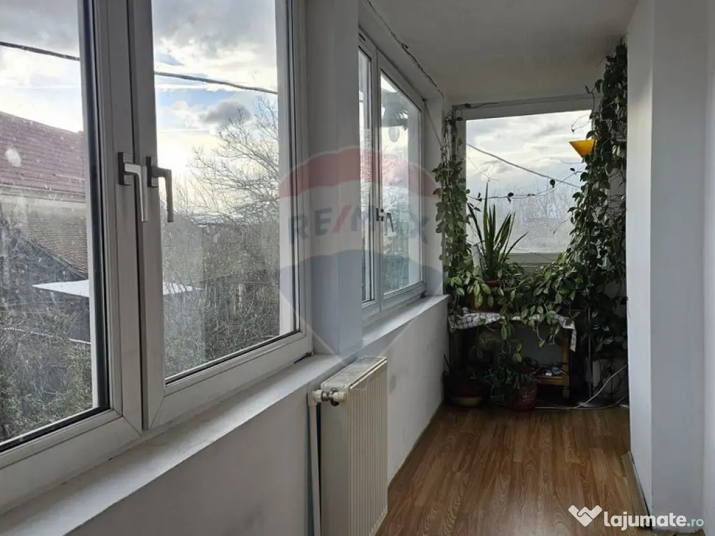 Casă cu 2 corpuri în Sânpetru | Singur în curte | 102...