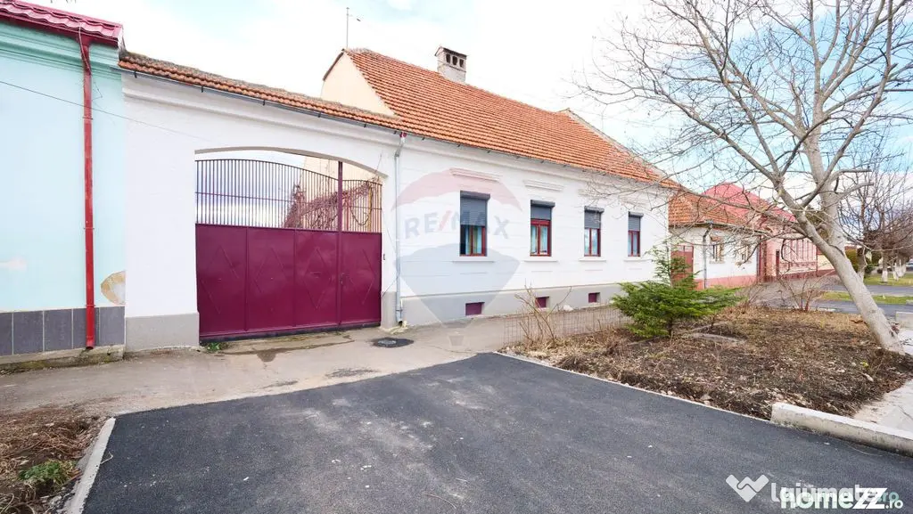 Casă cu 2 corpuri în Sânpetru | Singur în curte | 102...