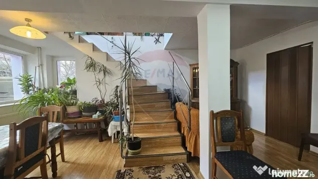 Casă cu 2 corpuri în Sânpetru | Singur în curte | 102...