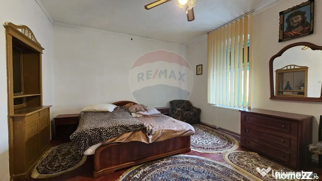 Casă cu 2 corpuri în Sânpetru | Singur în curte | 102...
