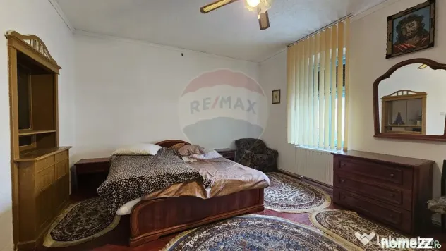 Casă cu 2 corpuri în Sânpetru | Singur în curte | 102...
