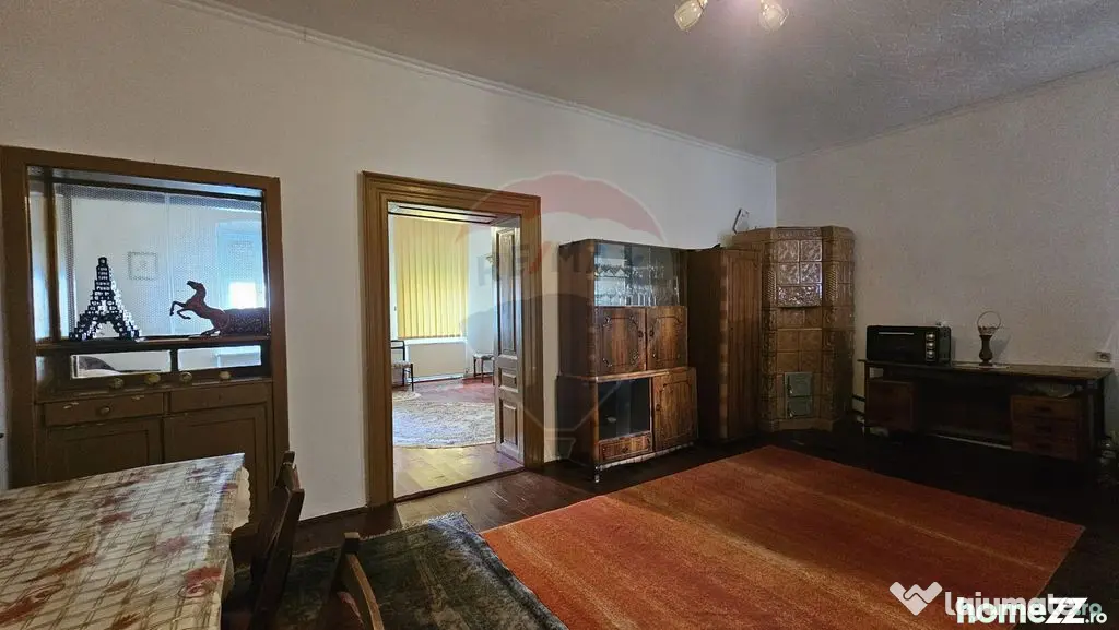 Casă cu 2 corpuri în Sânpetru | Singur în curte | 102...
