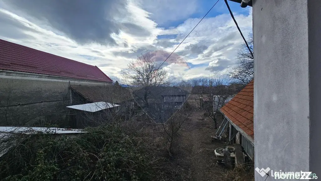 Casă cu 2 corpuri în Sânpetru | Singur în curte | 102...