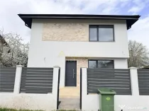 Casa de – pozitie excelenta, in centrul comunei