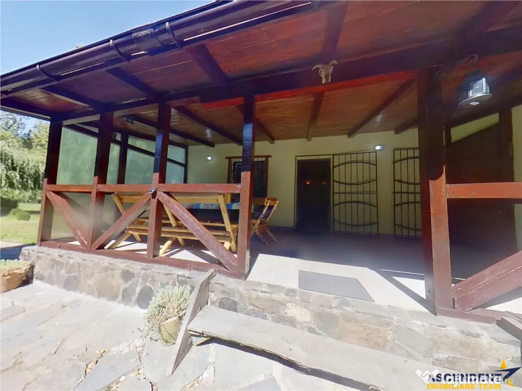 OFERTA REZERVATA!!Refugiu montan,cu 2100 mp domeniu verde,ar