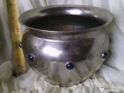 Vas rar vechi cu pietre aplicate 