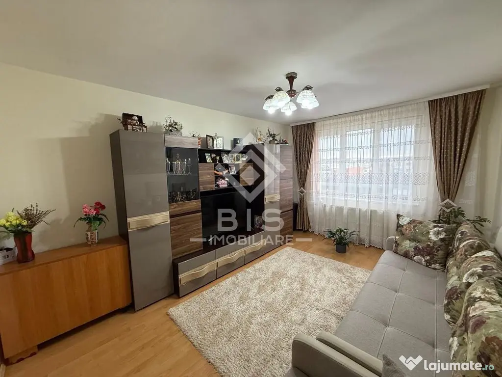 Apartament 3 camere zona Decebal