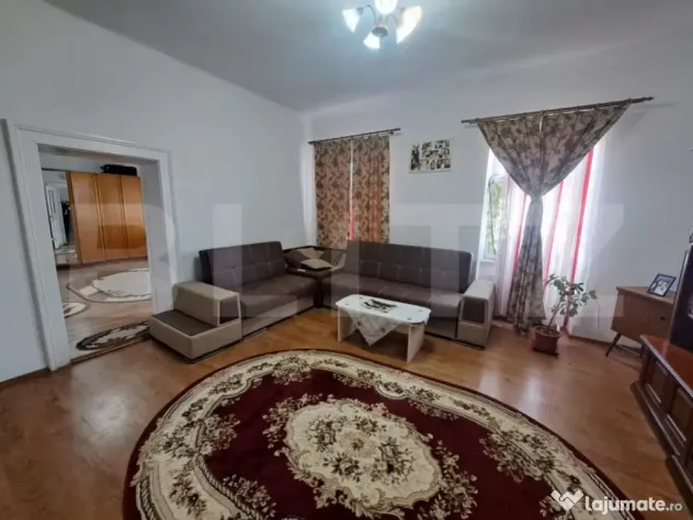 Casă săsească renovată integral, 2200 mp teren, ideală