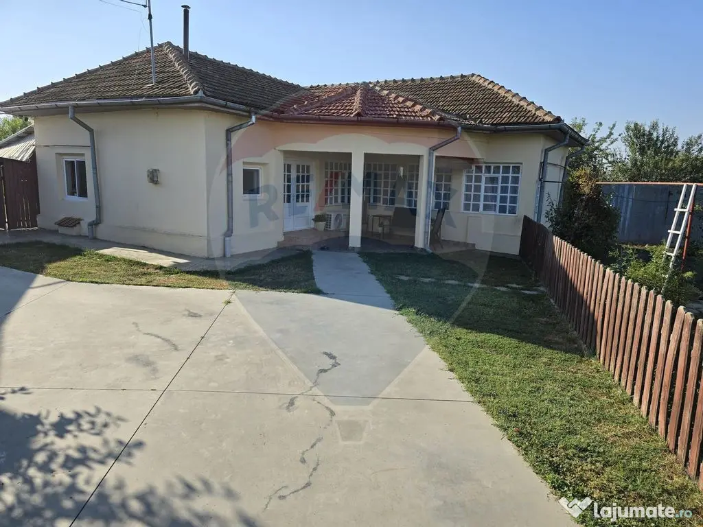 Casă cu 4 camere