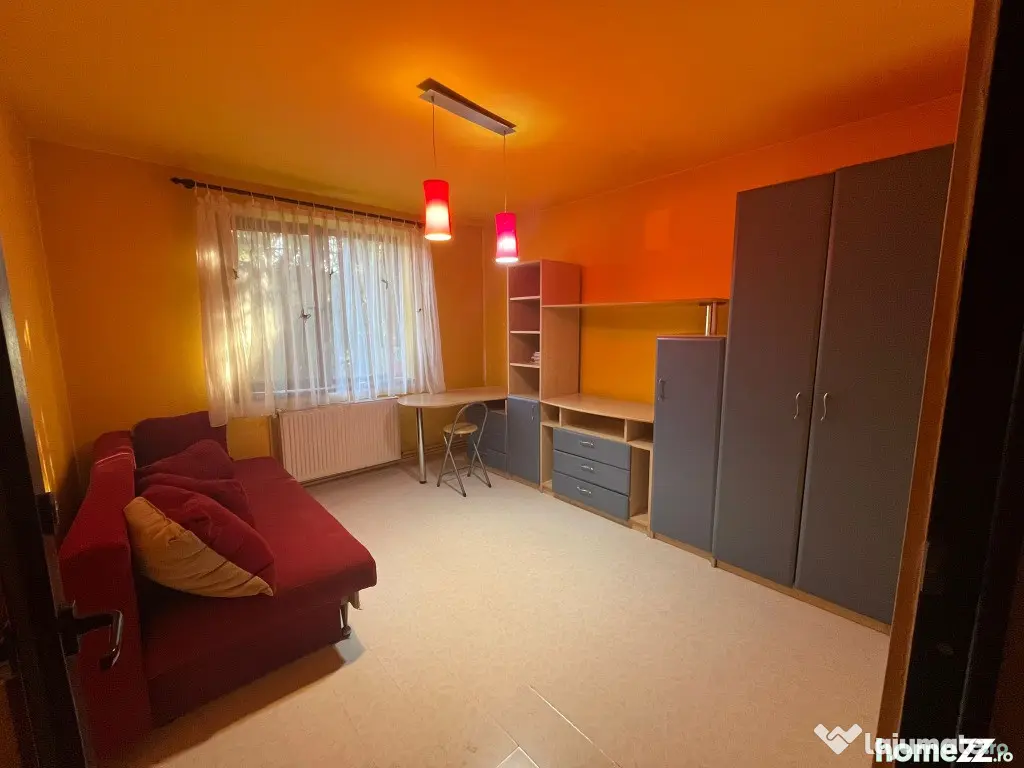 Apartament 3 camere et 3, Plopilor