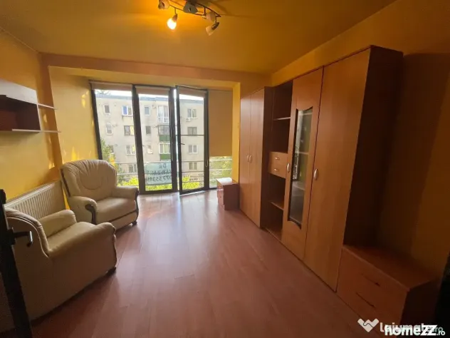 Apartament 3 camere et 3, Plopilor