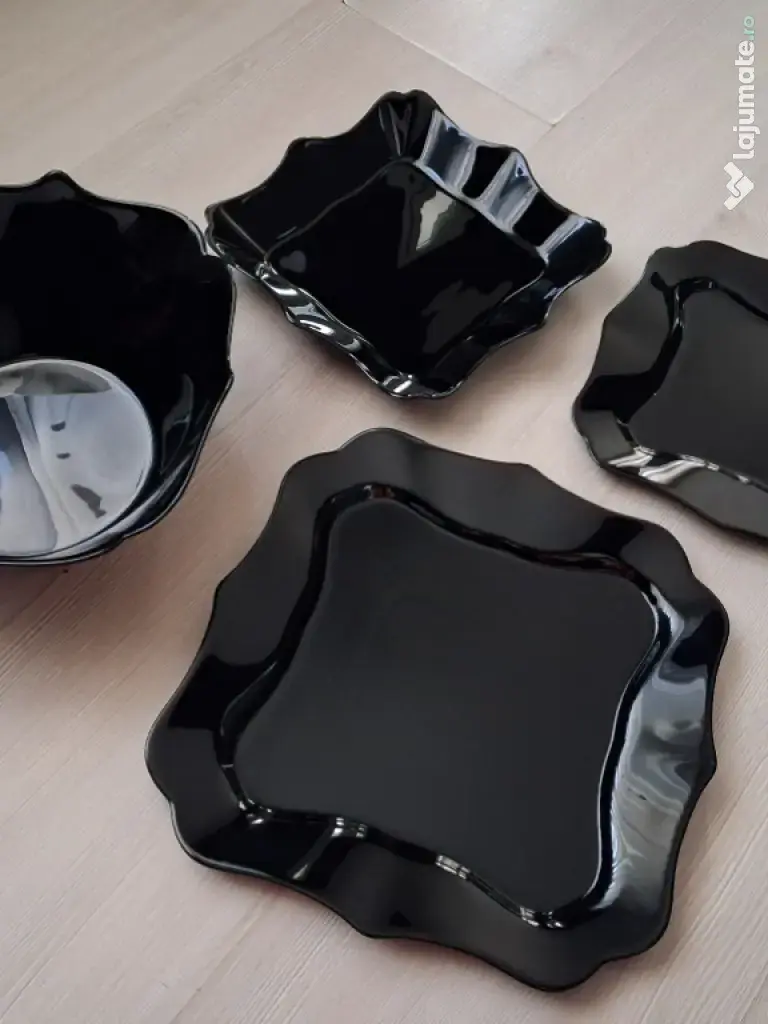 Set farfurii 19 piese