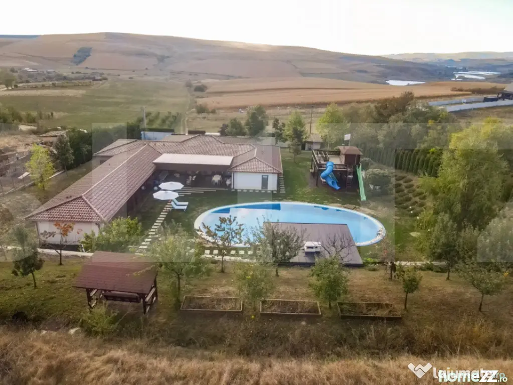 Casa individuala premium cu piscina exterioara - Rediu (Cluj)