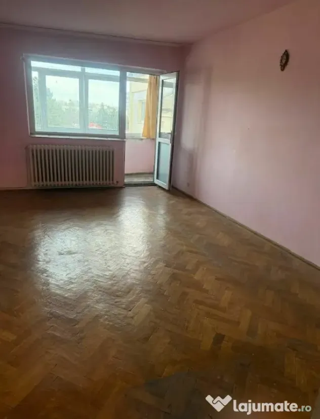Apartament cu 3 Camere Semidecomandate Zona Ultracentral