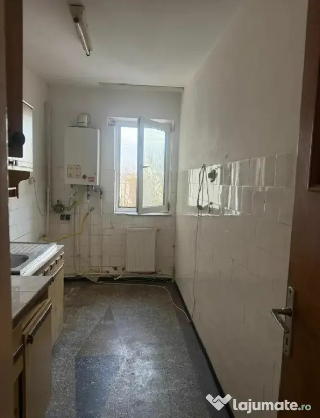 Apartament cu 3 Camere Semidecomandate Zona Ultracentral