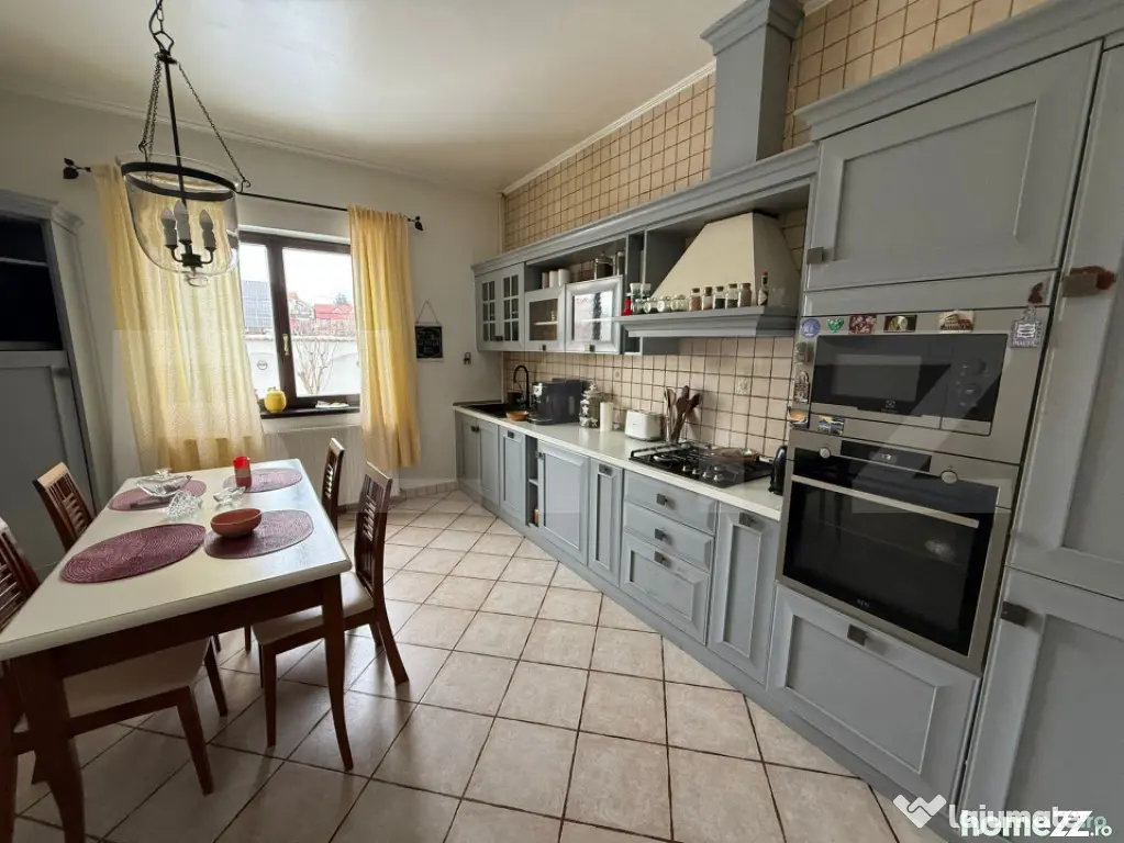 Casa individuala de lux, 410 mp + teren 2760 mp - Campina Mu - Campina (Prahova)