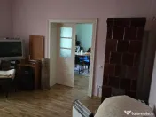 Casa Pietroasa -Bihor central,sosea , gaz, 2500 teren, dublu front 