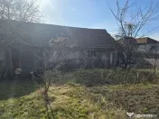 Casa Pietroasa -Bihor central,sosea , gaz, 2500 teren, dublu front 