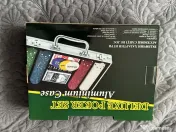 Vând Joc Poker 200 de jetoane, cutie aluminiu, 2 pachete cărți 