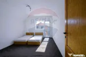 Casă / Vilă cu 5 camere de vânzare 