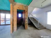 Casă / Vilă cu 5 camere de vânzare 